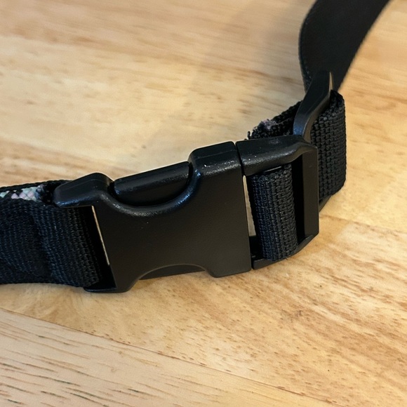 KAVU SidewinderCrossbody
Bag. - Picture 4 of 15